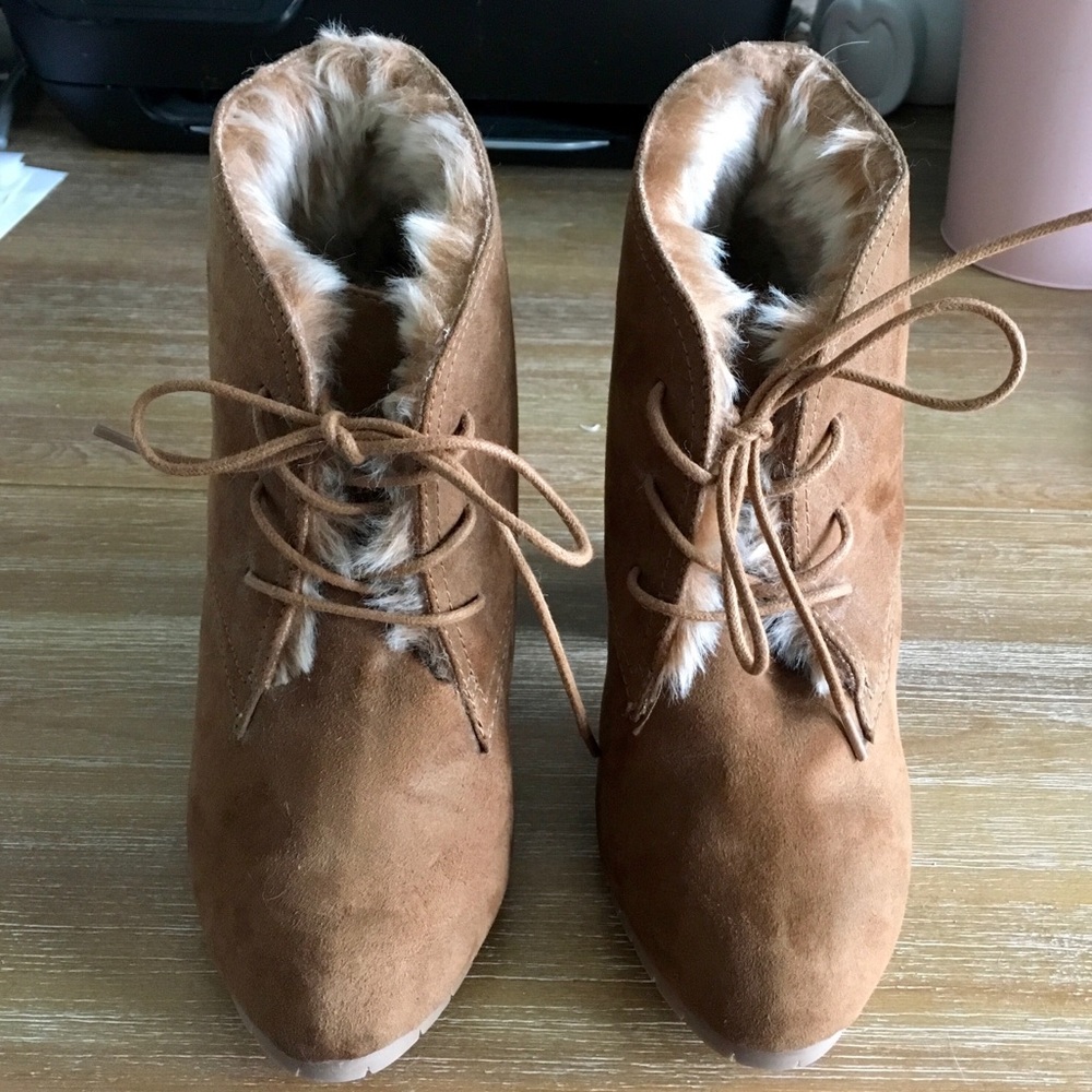 BEAUTIFUL TAN SUEDE SHOES WITH FAUX FUR INSIDE SZ9 - Picture 2 of 8